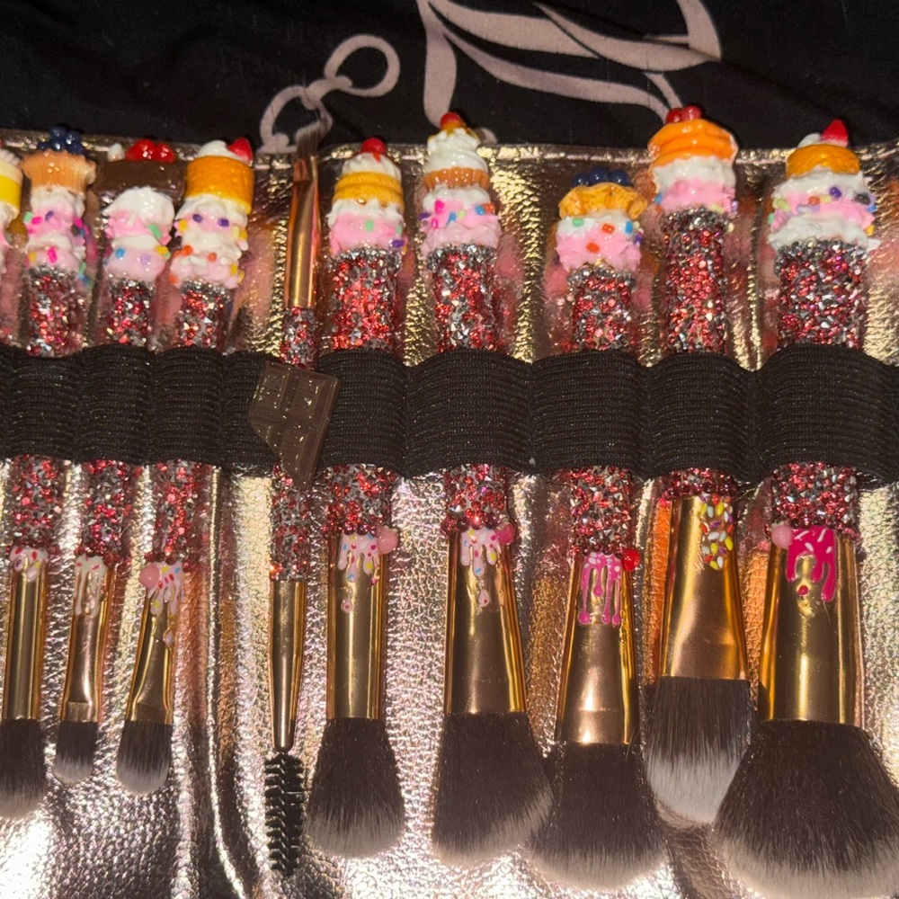 Glittery Makeup Brush Set with Cupcake Handles